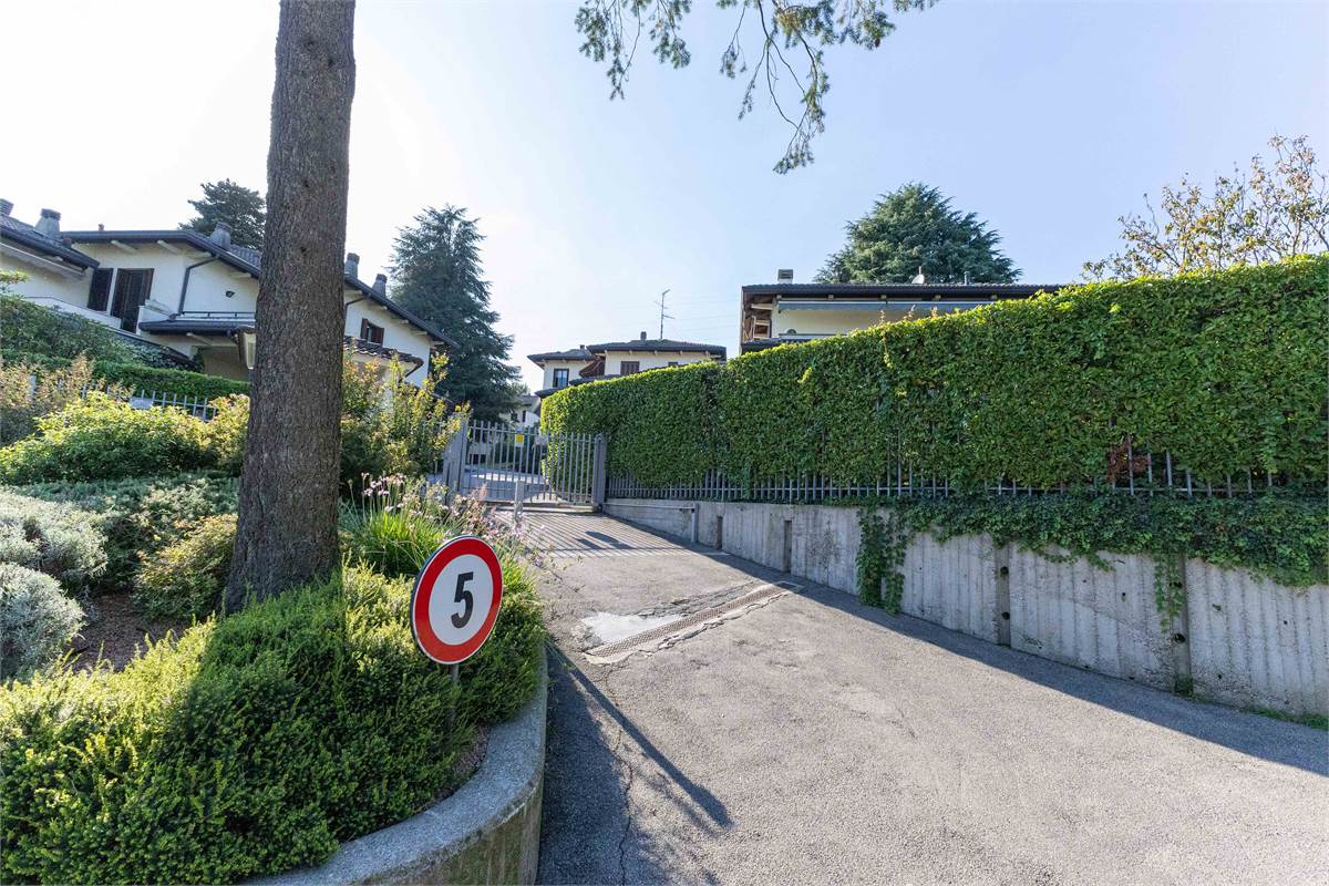 Trilocale con taverna e giardino