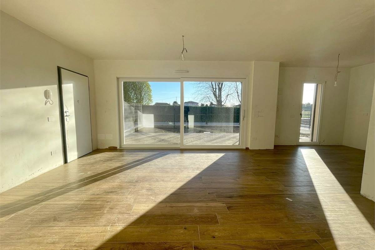 Nuovo trilocale con giardino e box