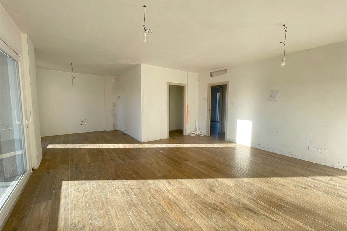 Nuovo trilocale con giardino e box