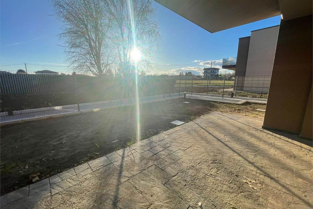 Nuovo trilocale con giardino e box