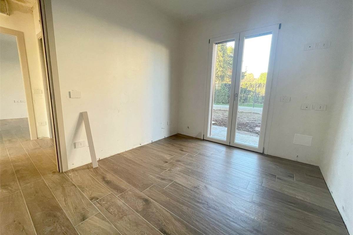 Nuovo trilocale con giardino e box