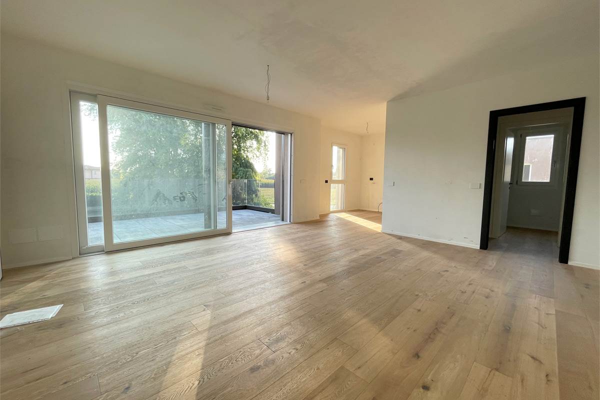 Nuovo trilocale con terrazzo e box