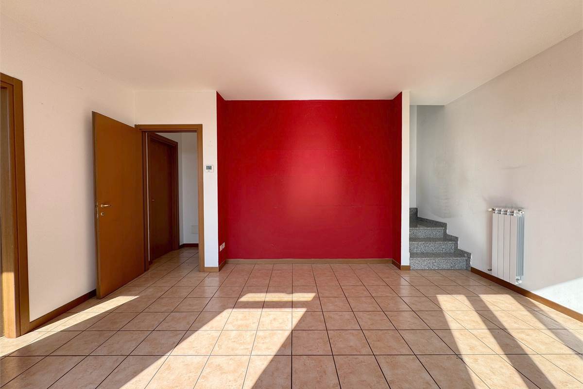 Moderna villetta a schiera di testa