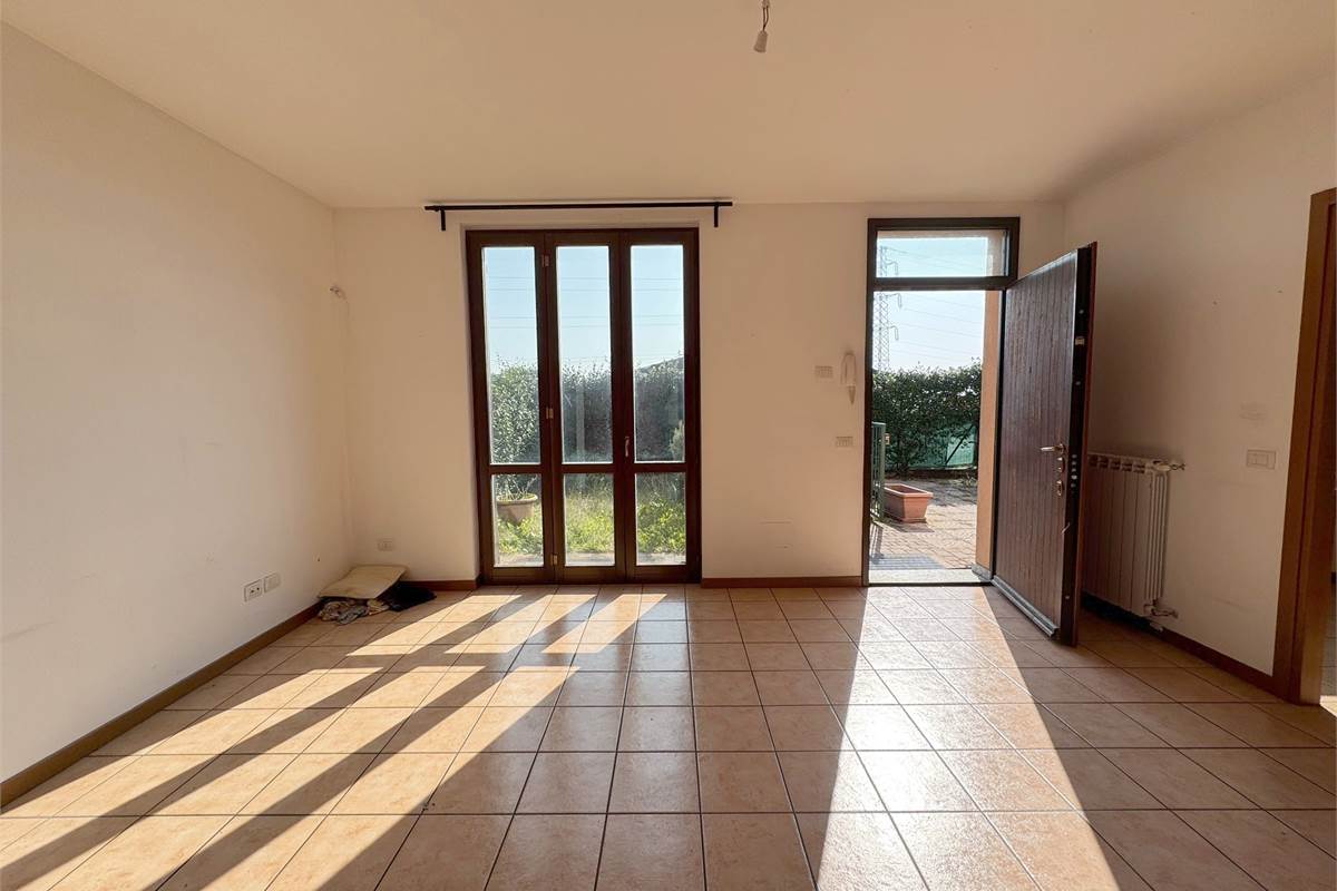 Moderna villetta a schiera di testa