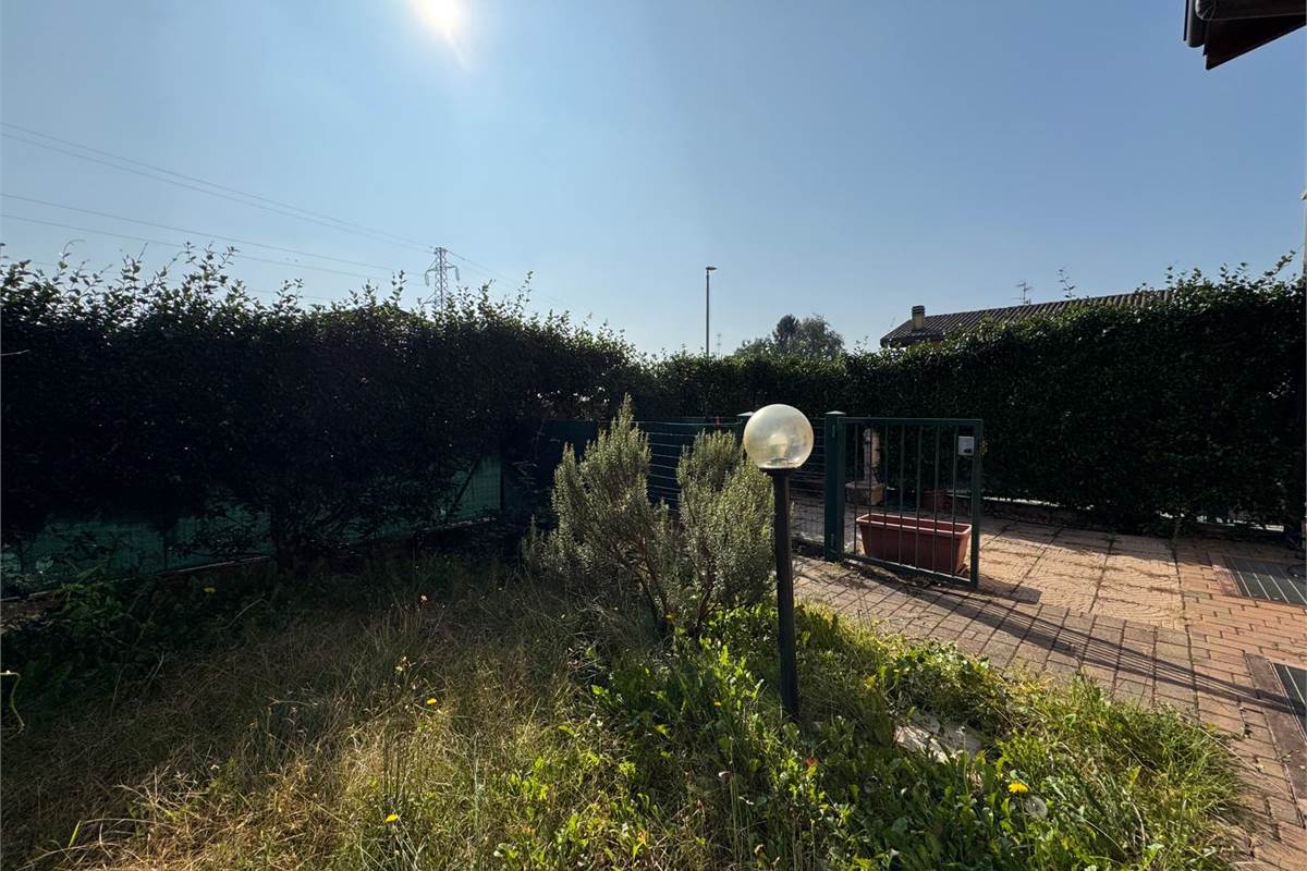Moderna villetta a schiera di testa
