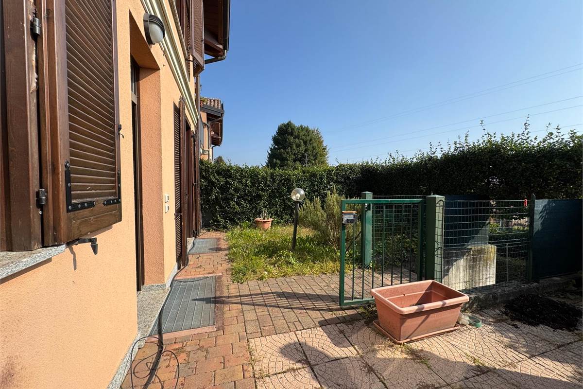 Moderna villetta a schiera di testa