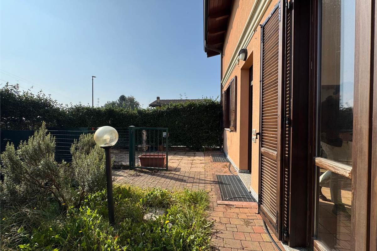 Moderna villetta a schiera di testa