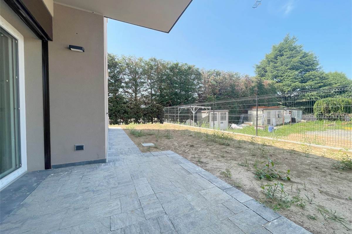 Nuovo trilocale con giardino 