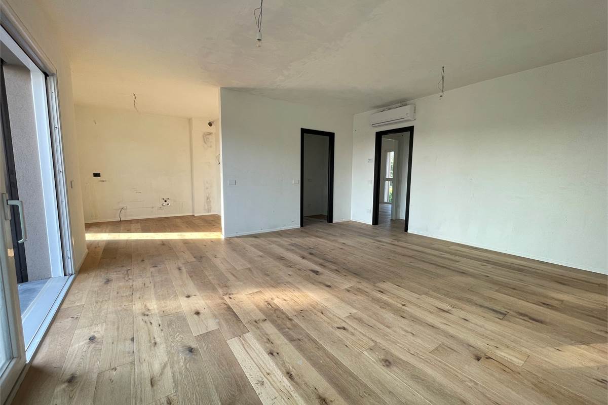 Nuovo trilocale ultimo piano con terrazzo e box