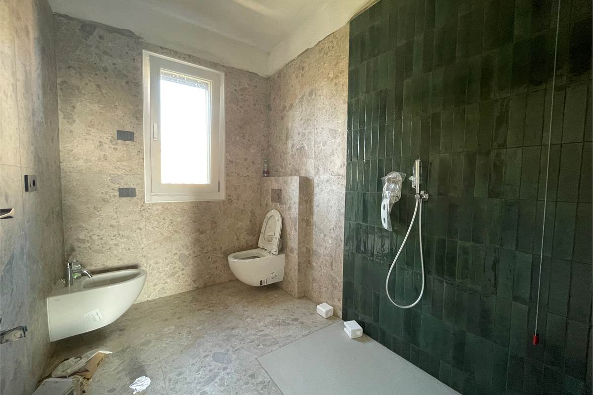 Nuovo trilocale ultimo piano con terrazzo e box