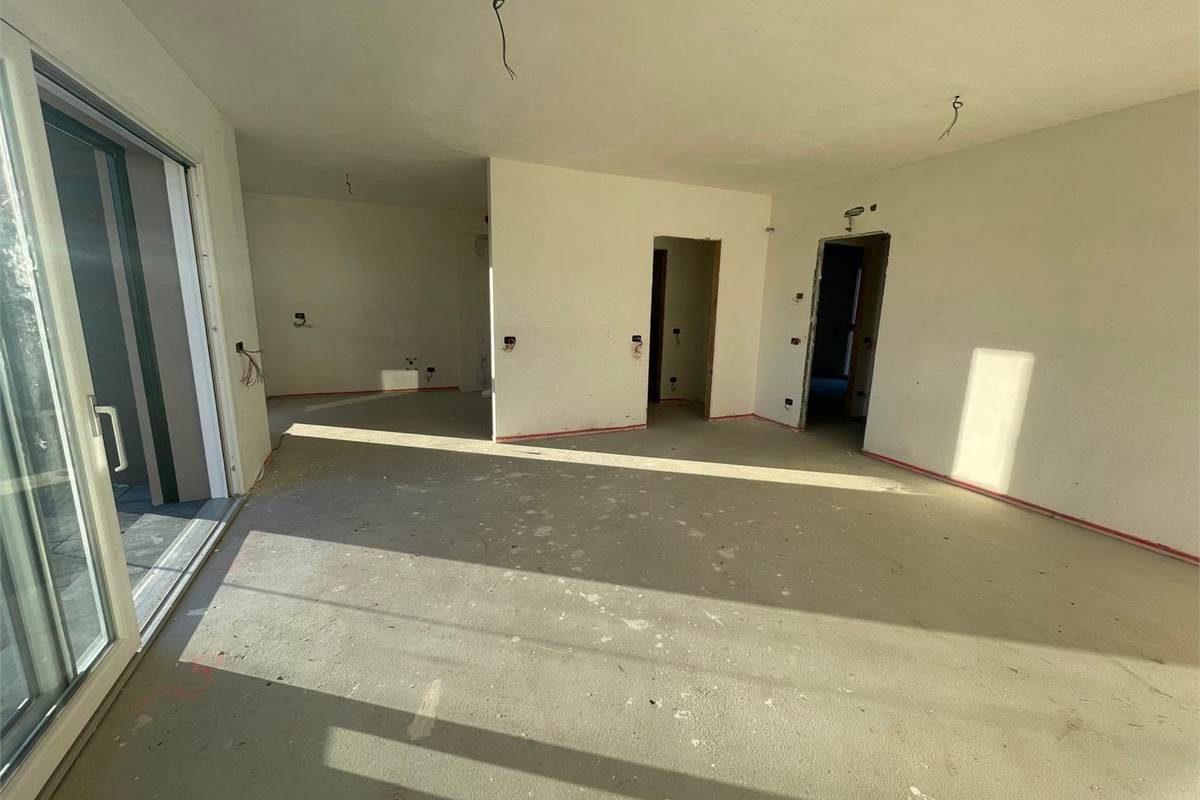 Nuovo trilocale ultimo piano con terrazzo e box