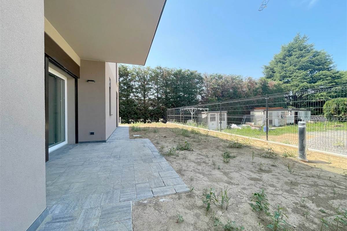 Nuovo trilocale con giardino