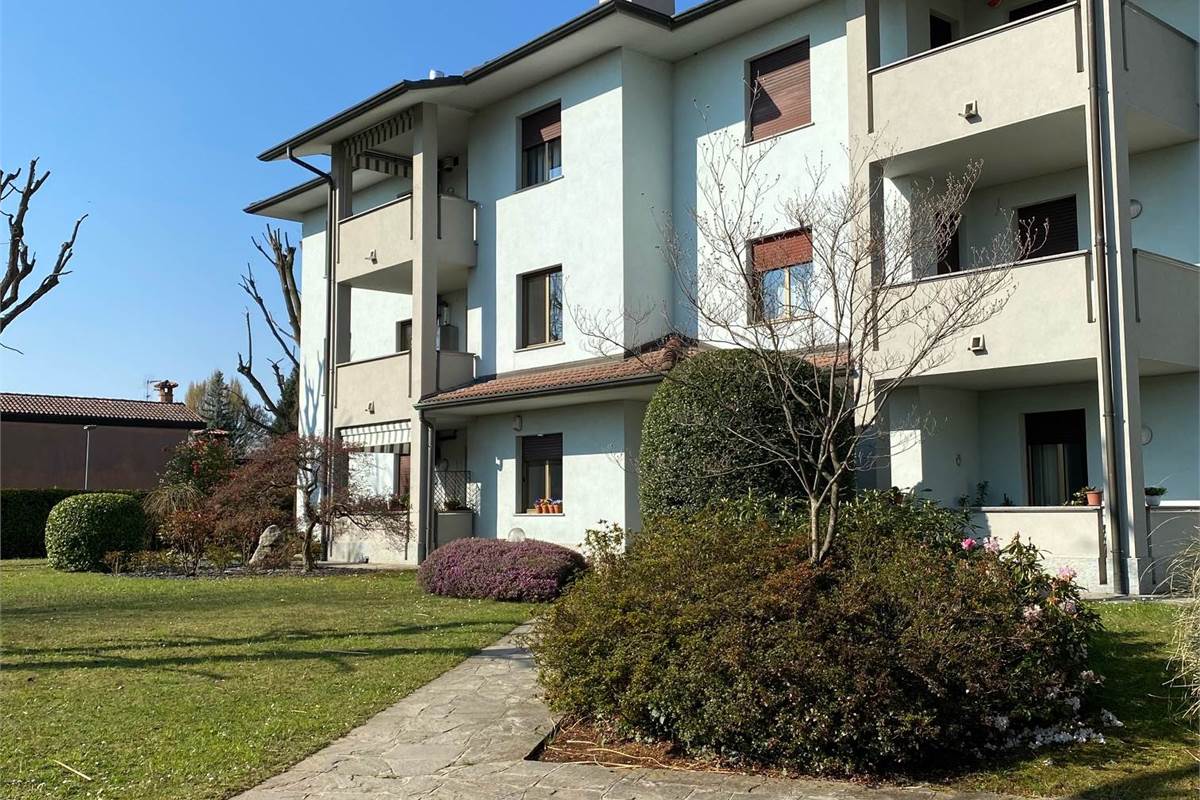 Trilocale semiarredato con box