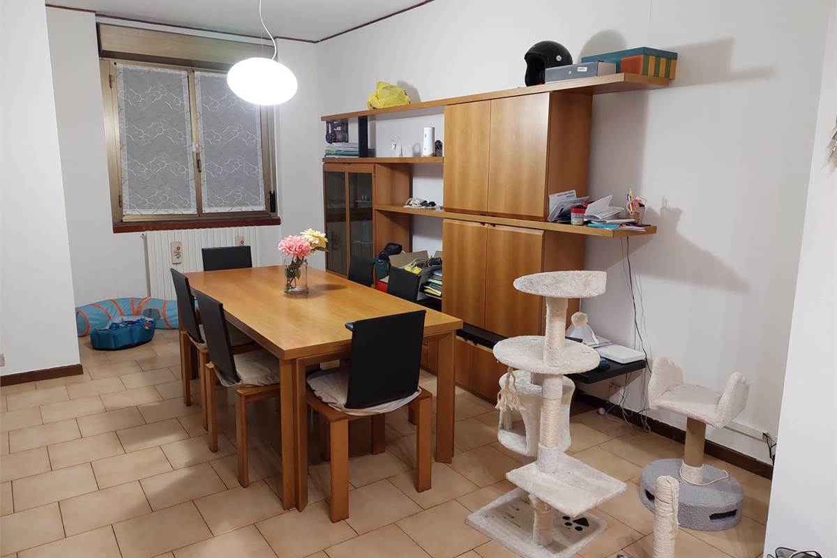 Trilocale semiarredato con box