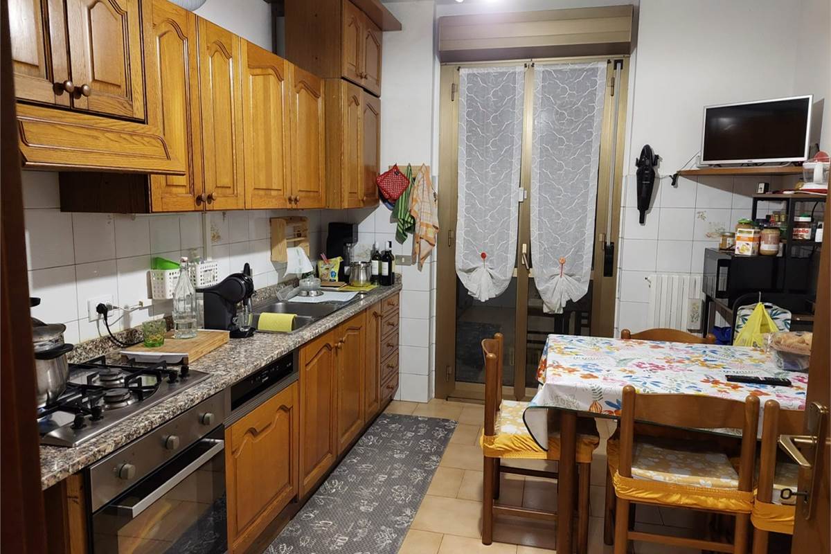 Trilocale semiarredato con box