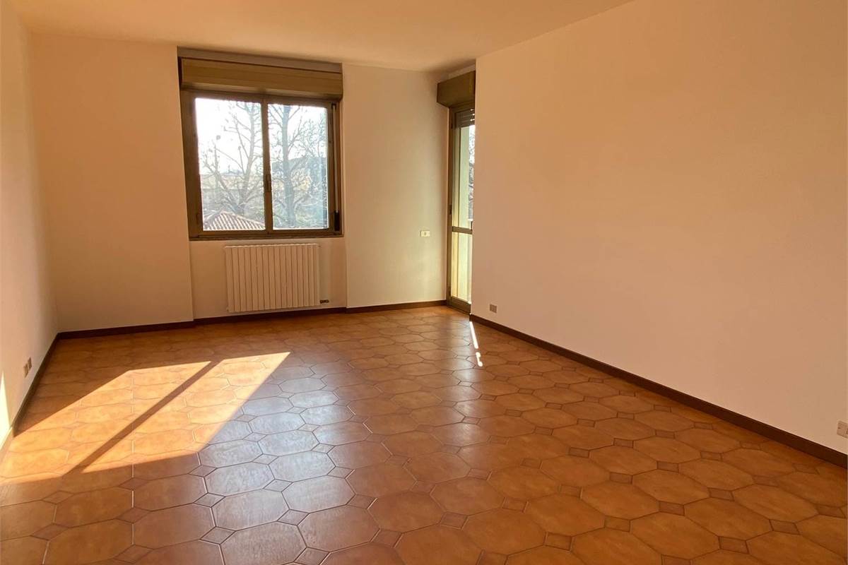 Trilocale semiarredato con box