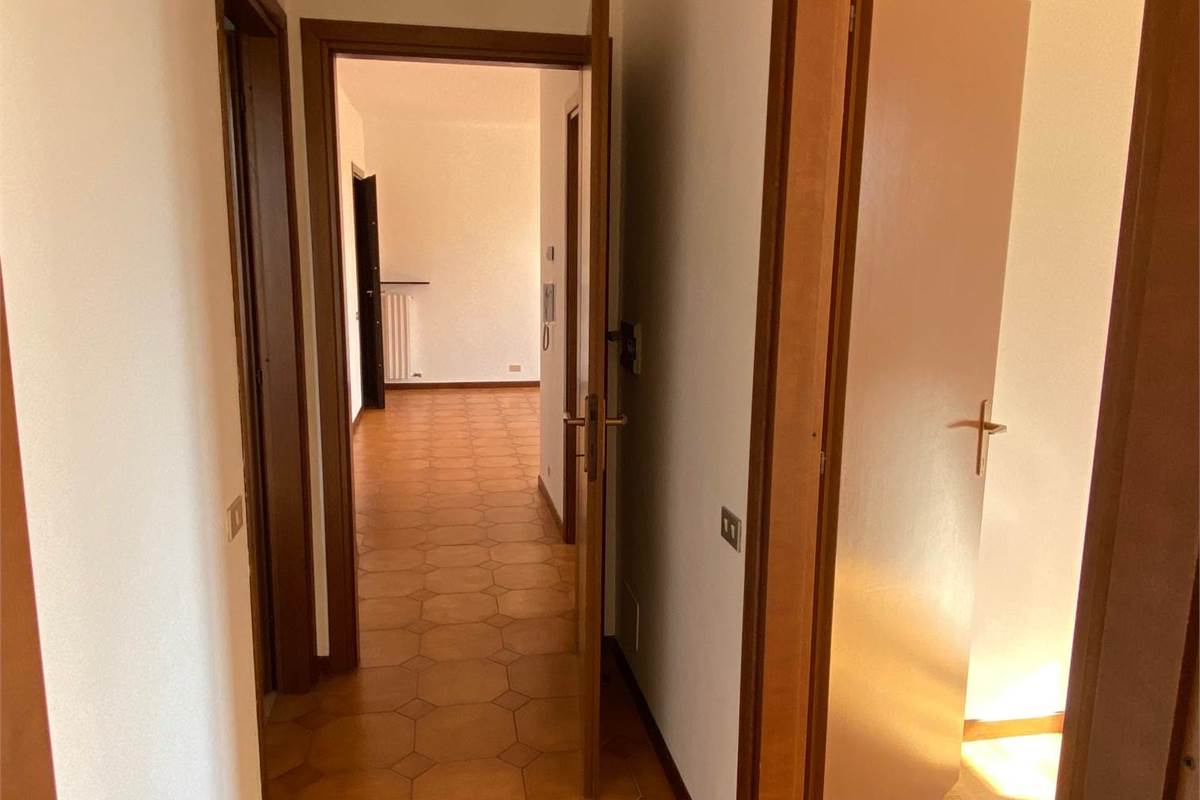 Trilocale semiarredato con box