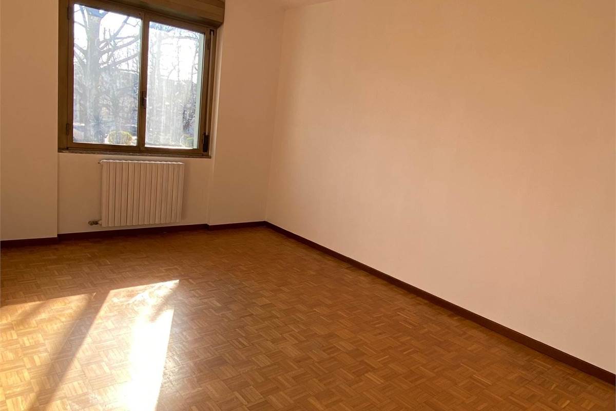 Trilocale semiarredato con box