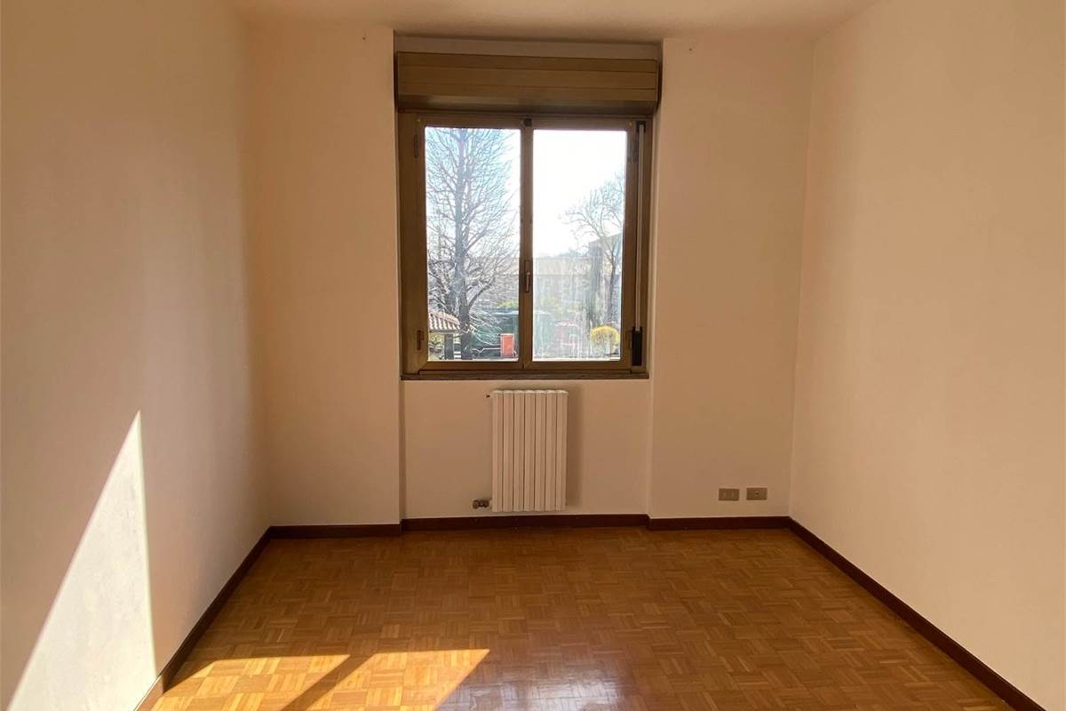 Trilocale semiarredato con box