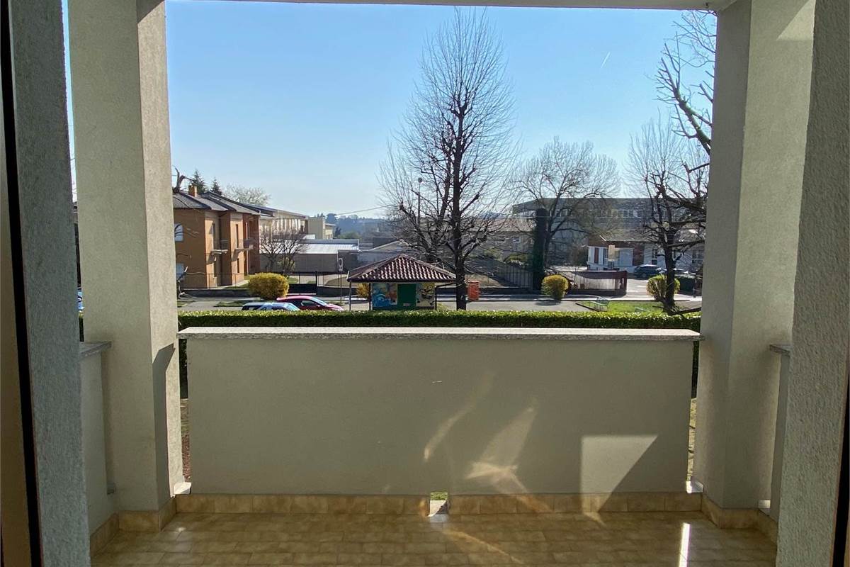 Trilocale semiarredato con box