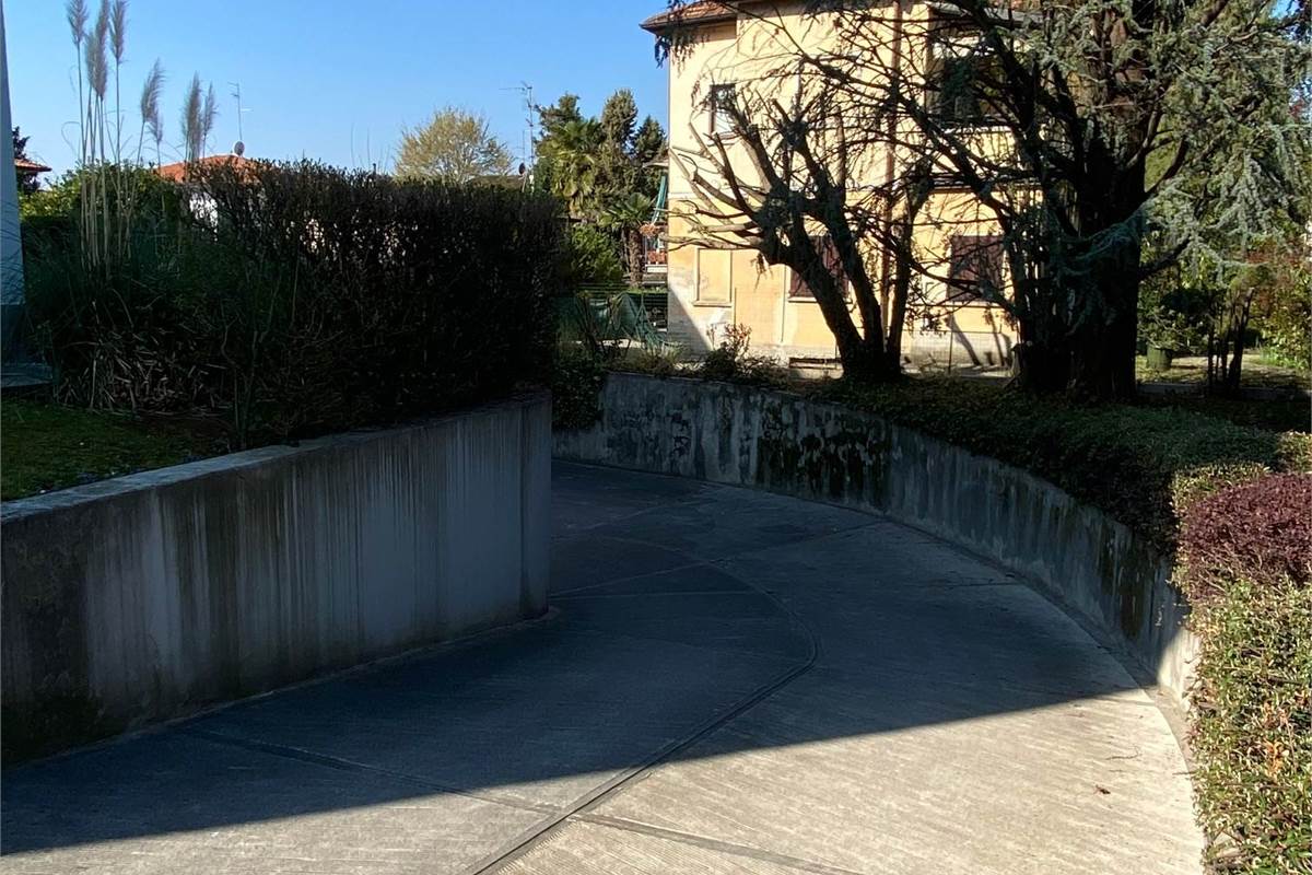 Trilocale semiarredato con box