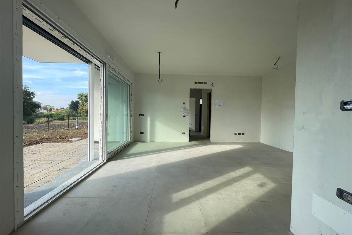 Nuovo trilocale con giardino 