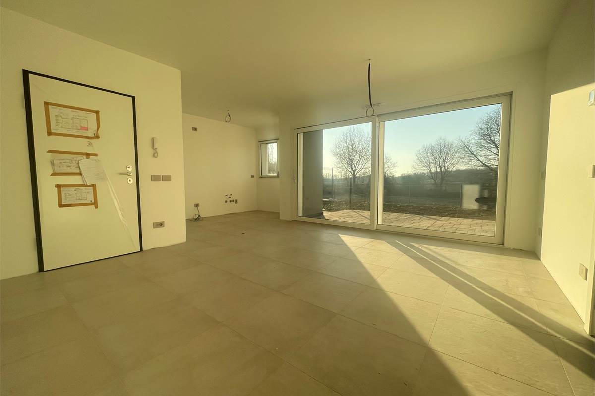 Nuovo trilocale con giardino 