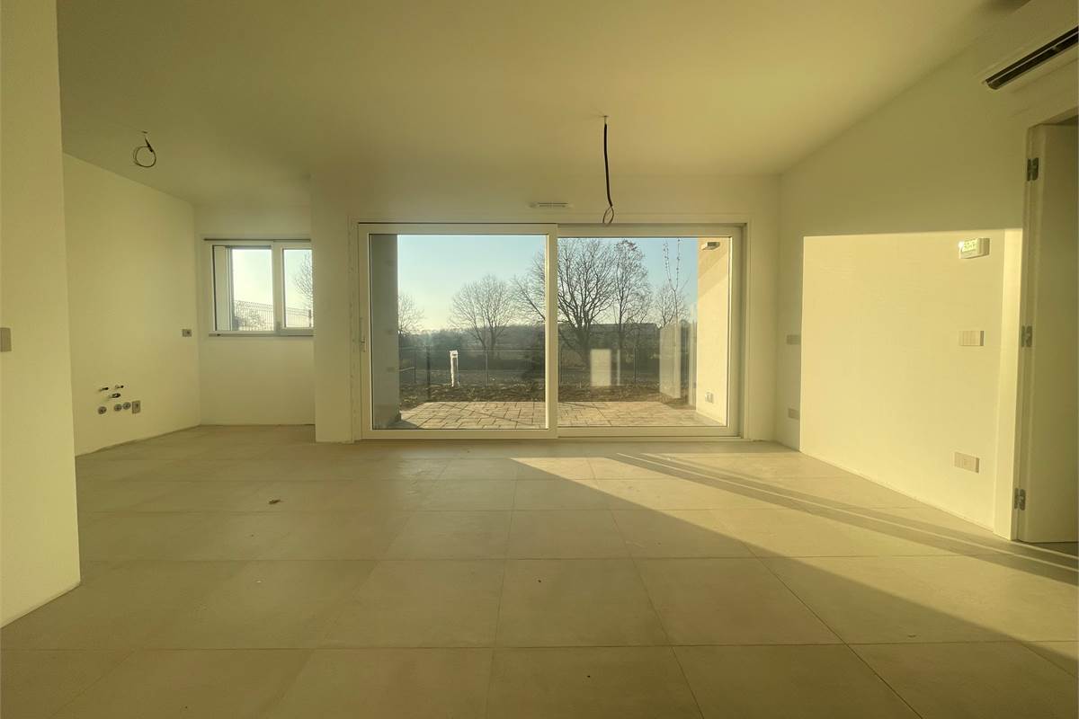 Nuovo trilocale con giardino 