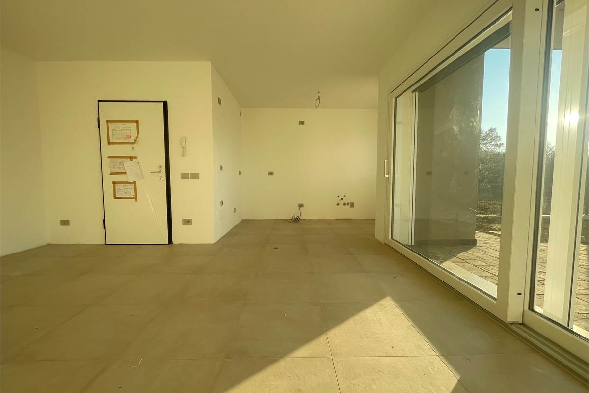 Nuovo trilocale con giardino 