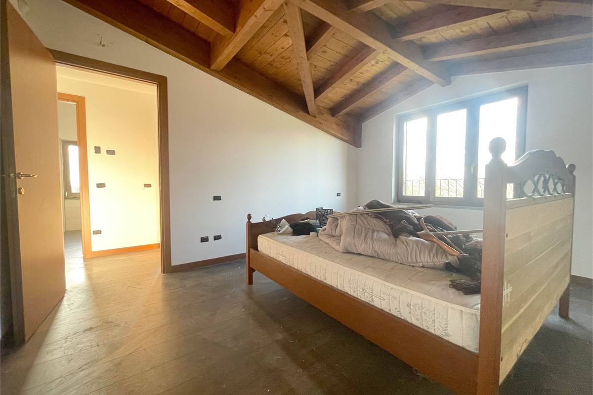 Moderna villetta a schiera di testa