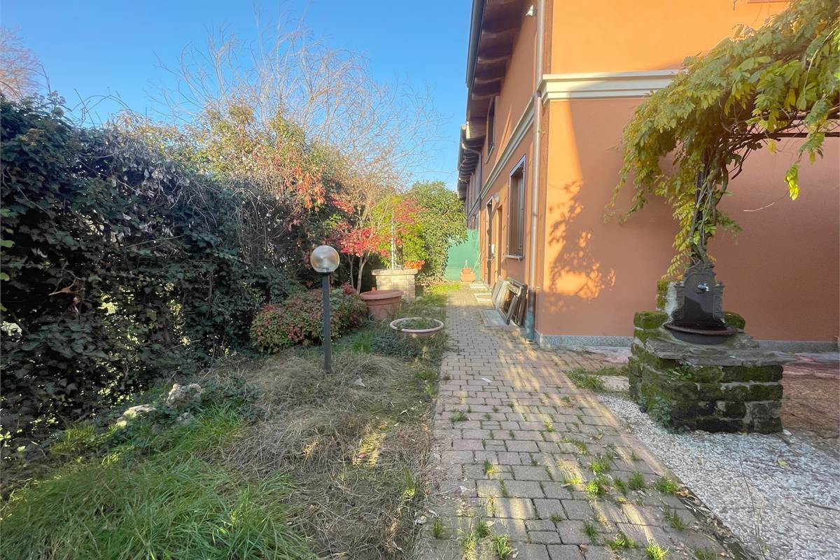 Moderna villetta a schiera di testa