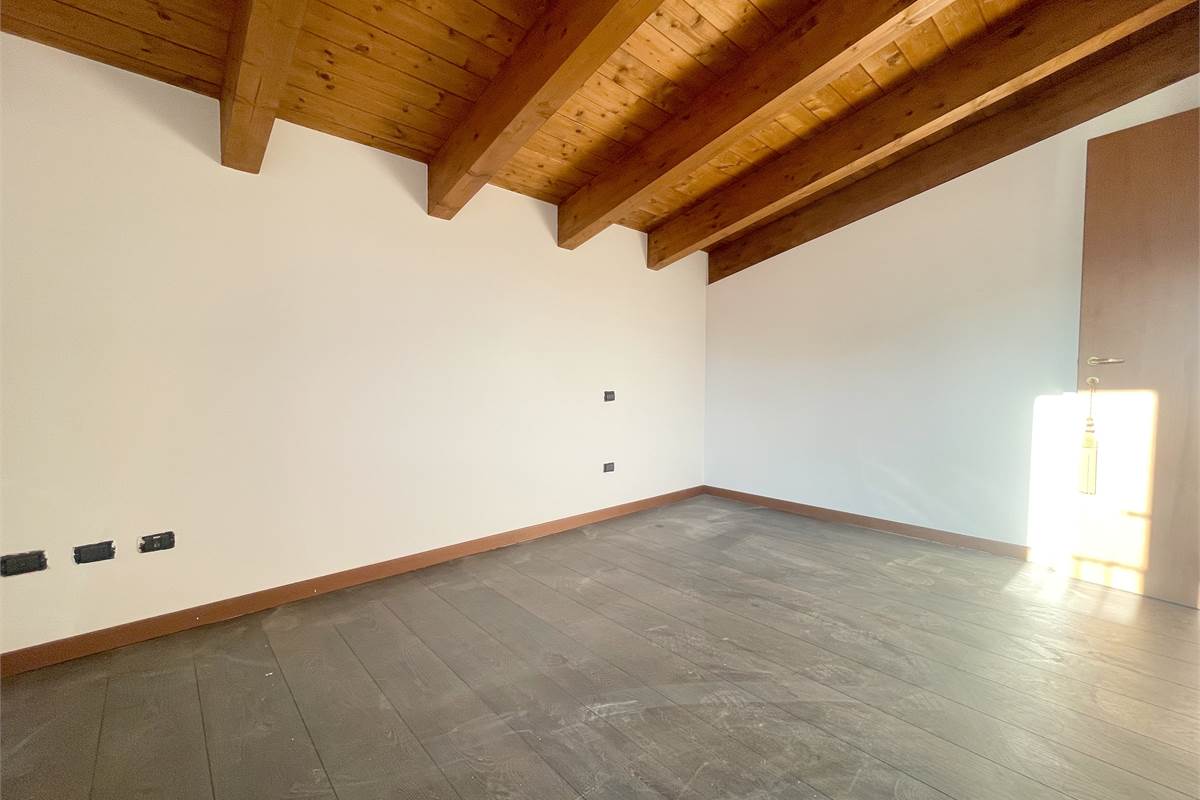 Moderna villetta a schiera di testa