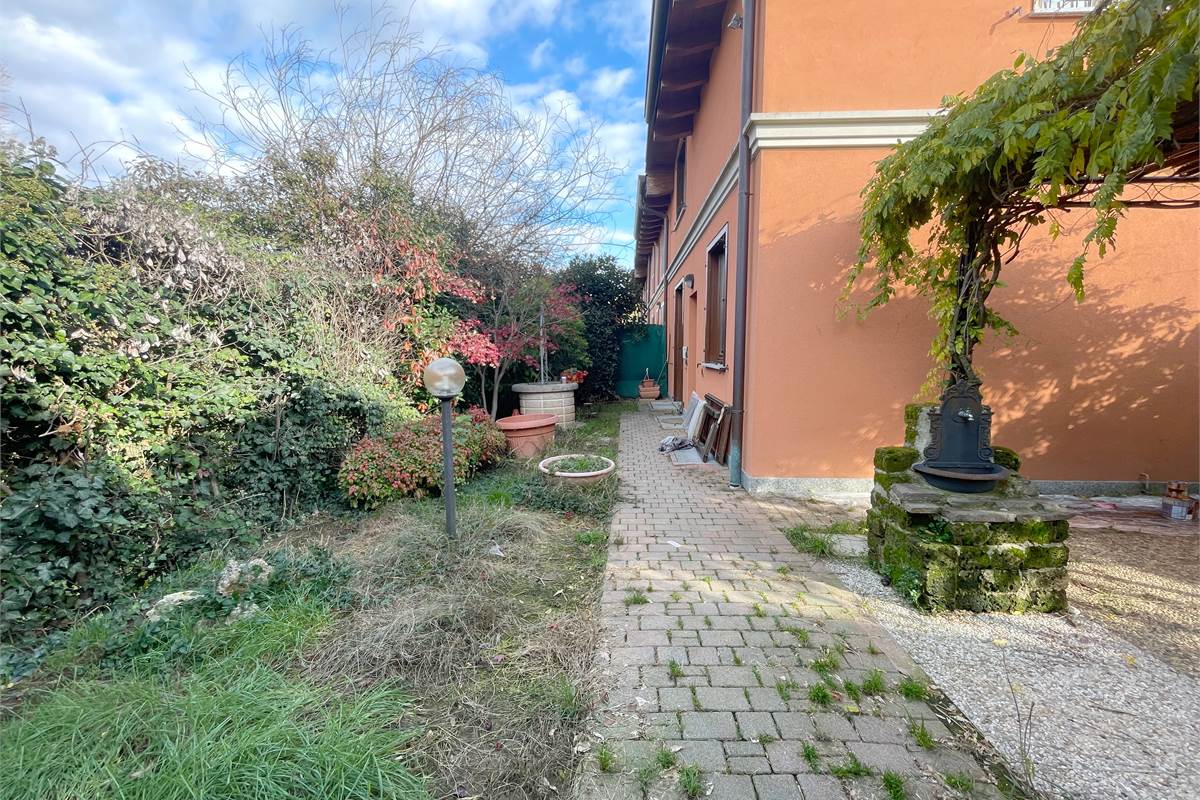 Moderna villetta a schiera di testa