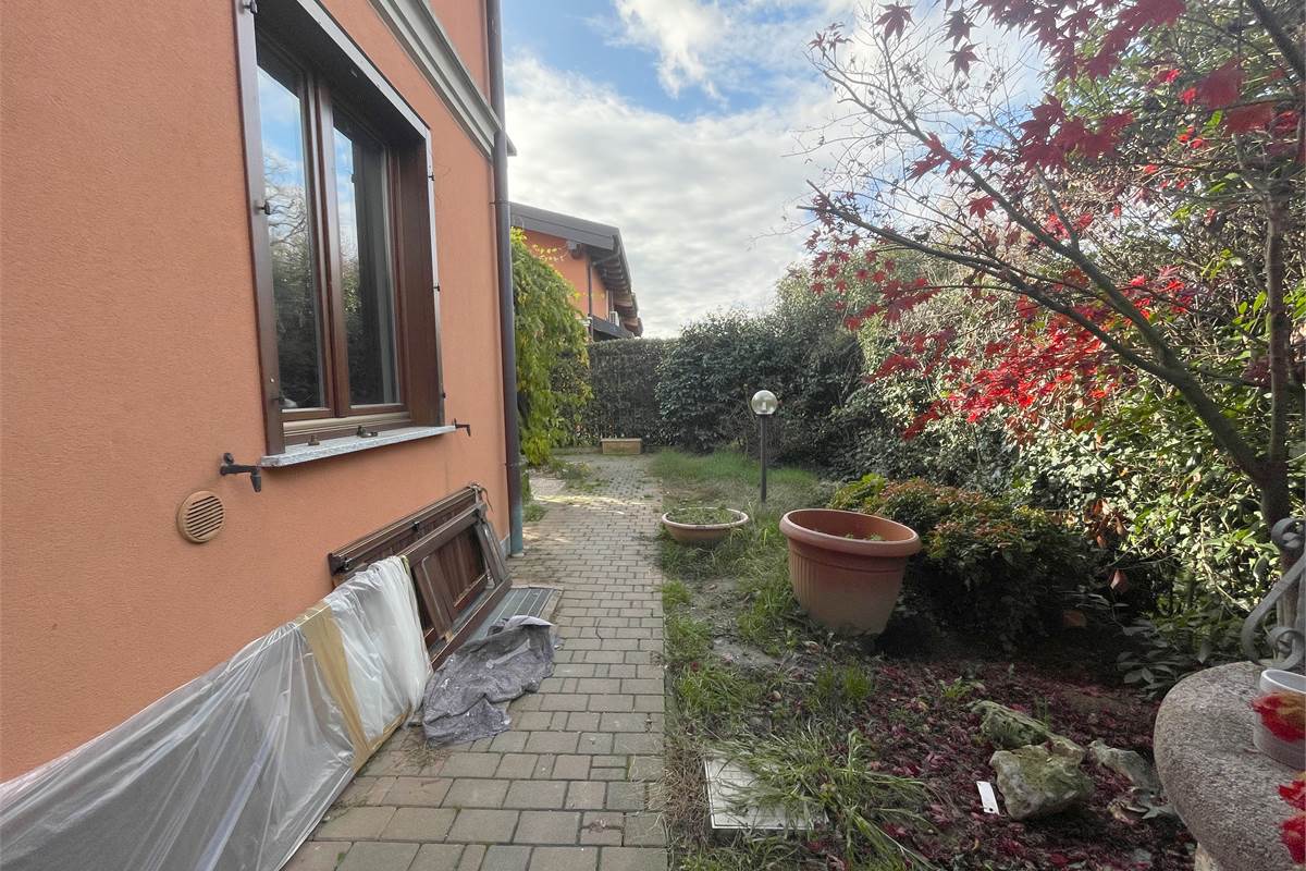 Moderna villetta a schiera di testa