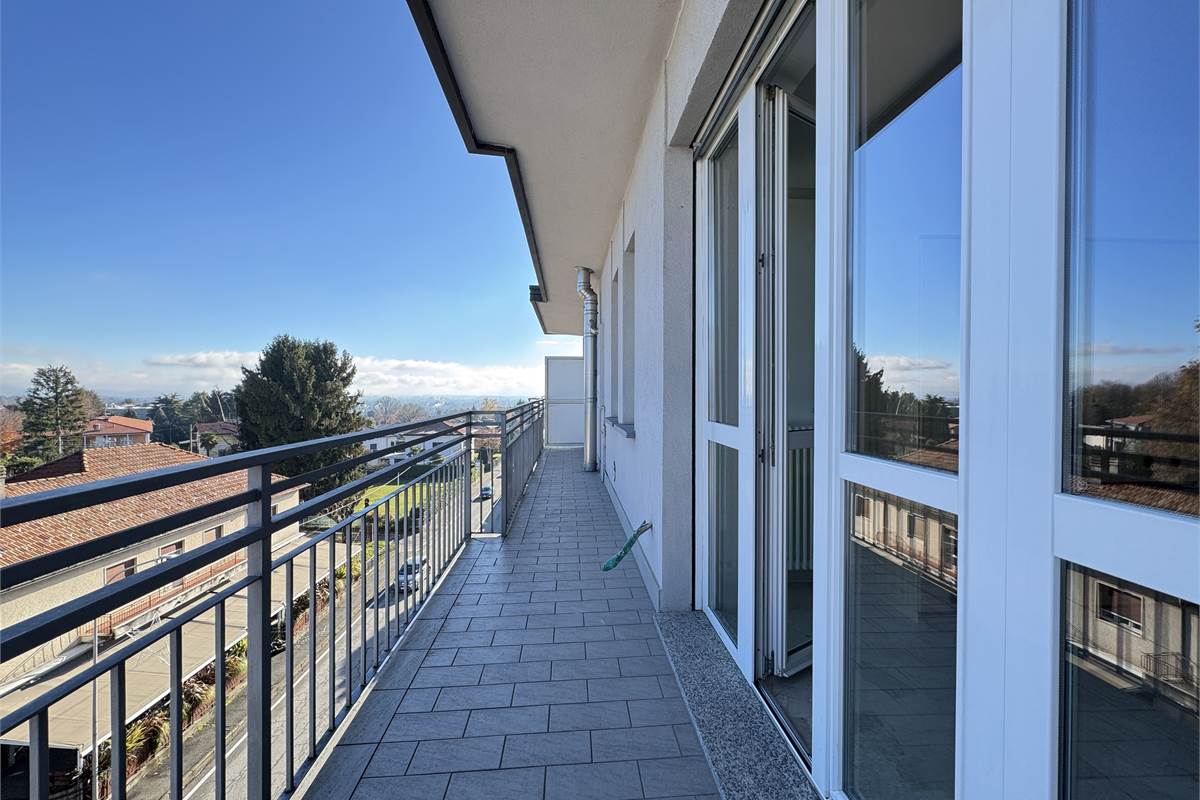 Bilocale con terrazzo e box