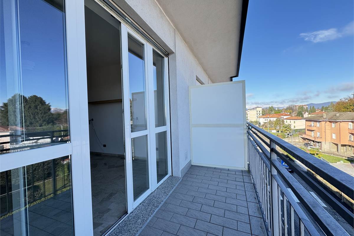 Bilocale con terrazzo e box