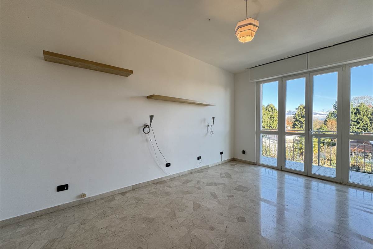 Bilocale con terrazzo e box