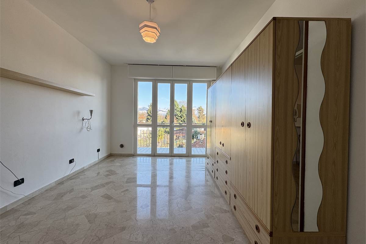 Bilocale con terrazzo e box