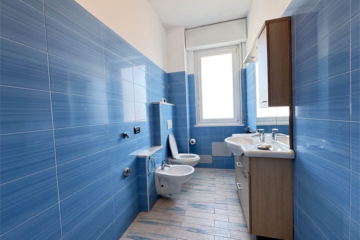 Bilocale con terrazzo e box