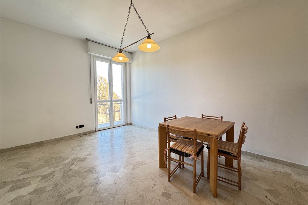 Bilocale con terrazzo e box