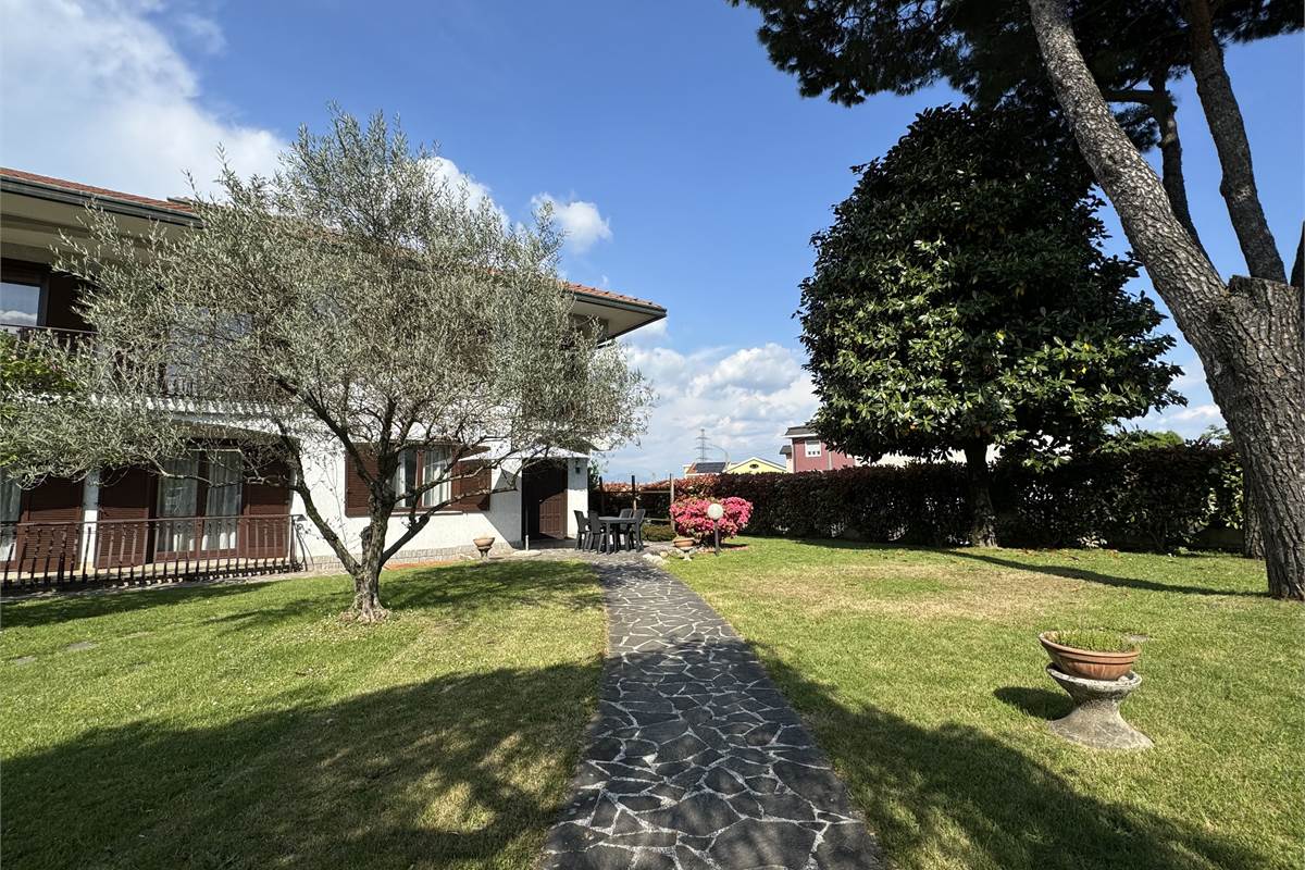 Villa con giardino 
