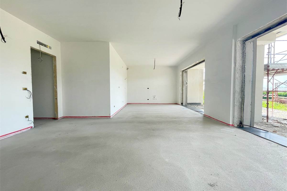 Nuovo quadrilocale con giardino con BOX incluso