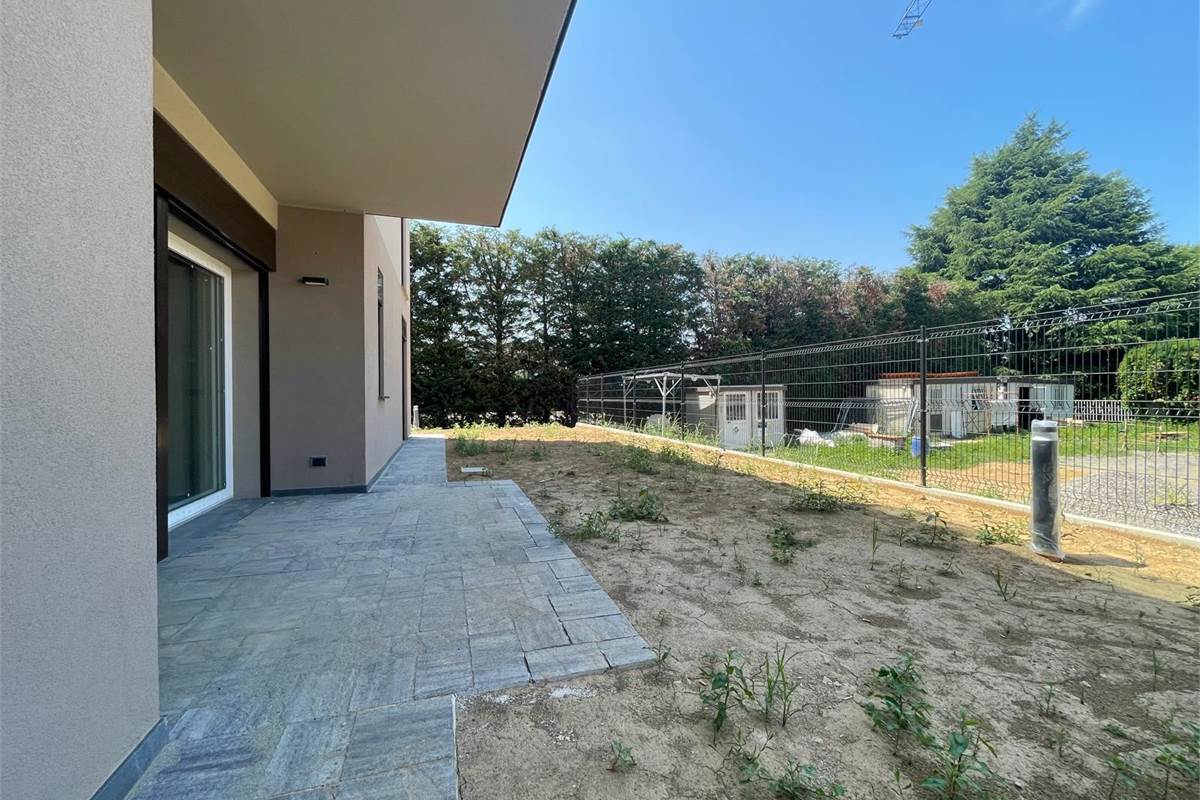 Nuovo trilocale con giardino 