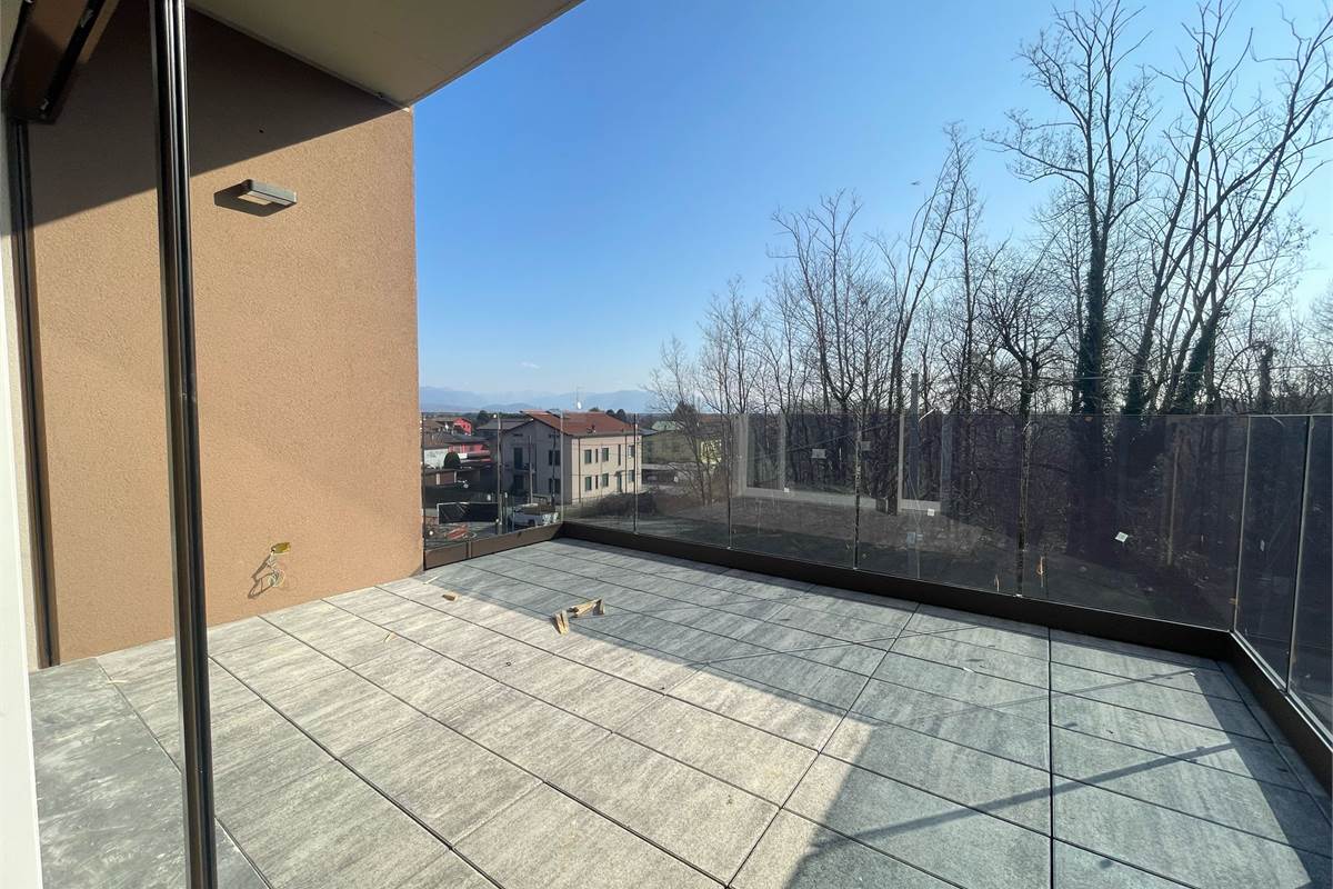 Nuovo trilocale con terrazzo