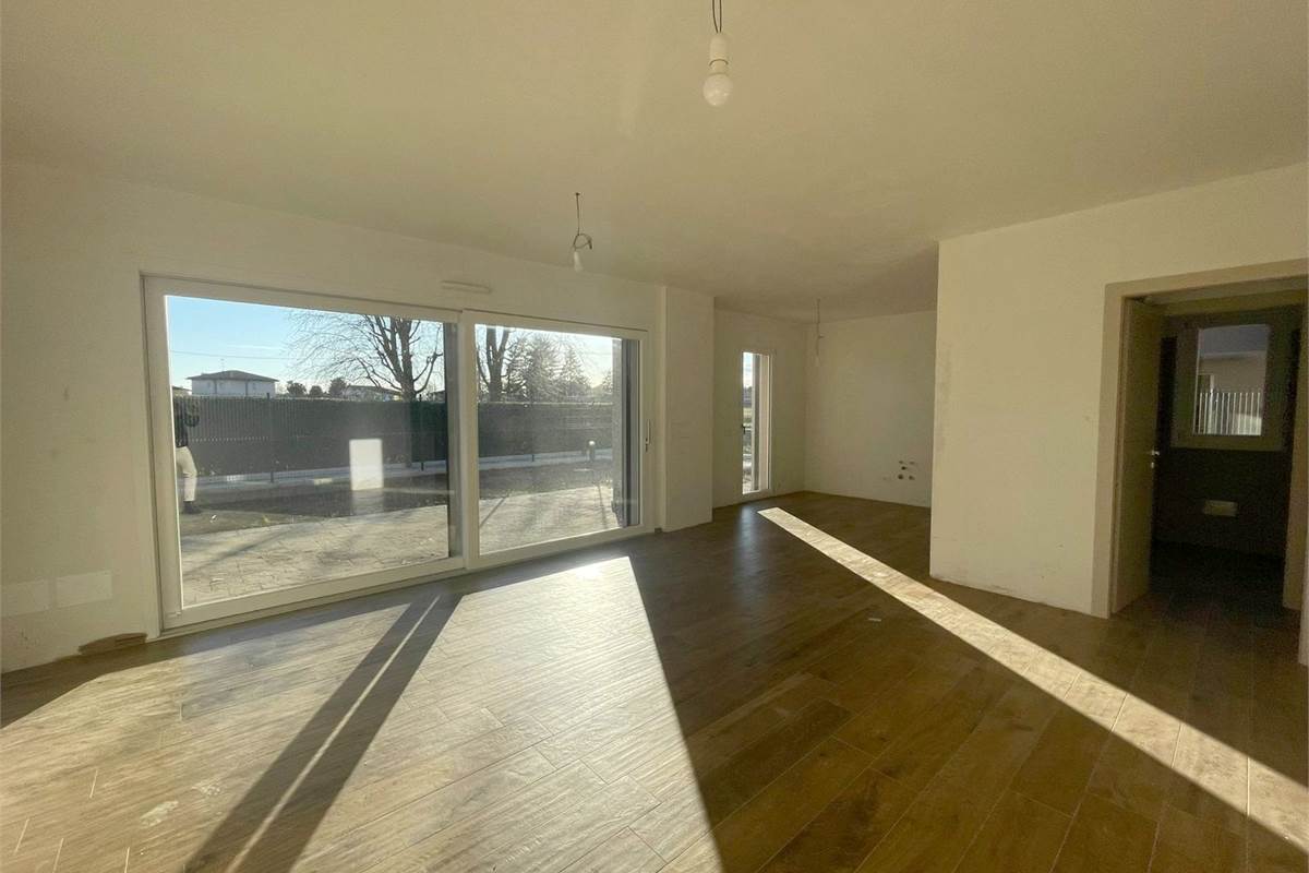 Nuovo trilocale con giardino