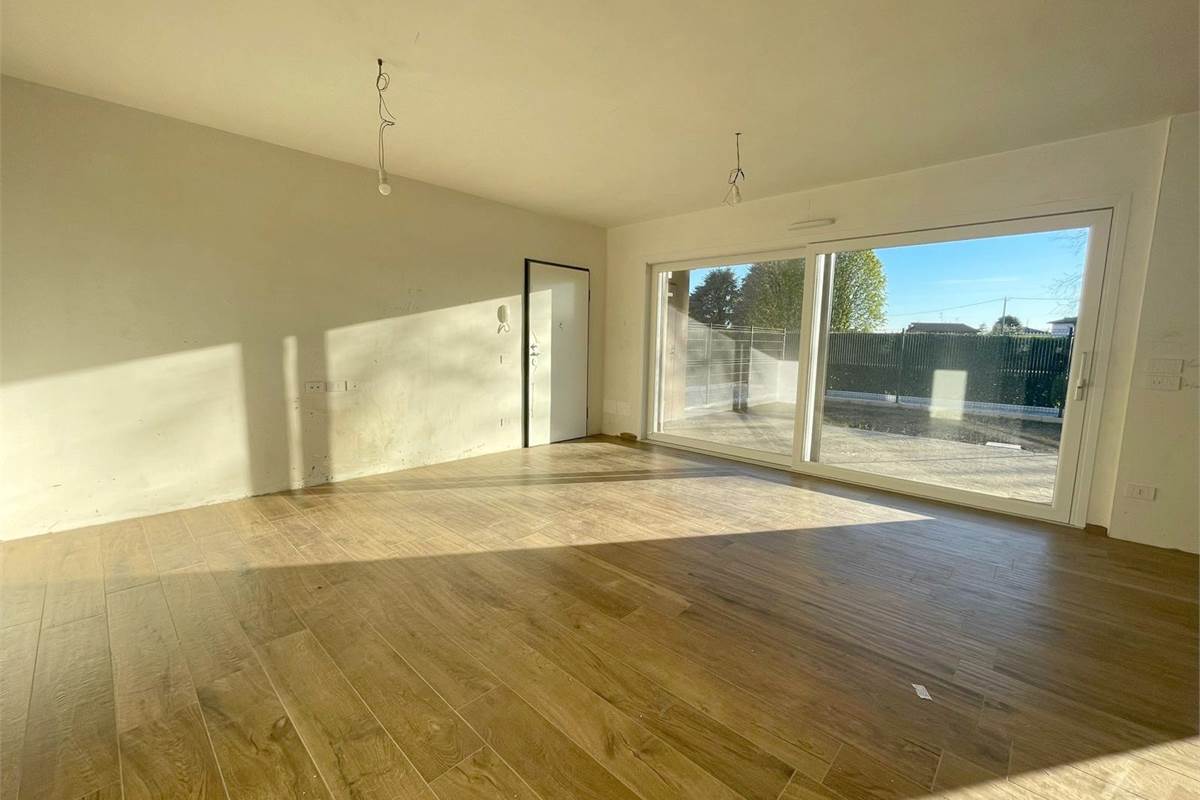 Nuovo trilocale con giardino