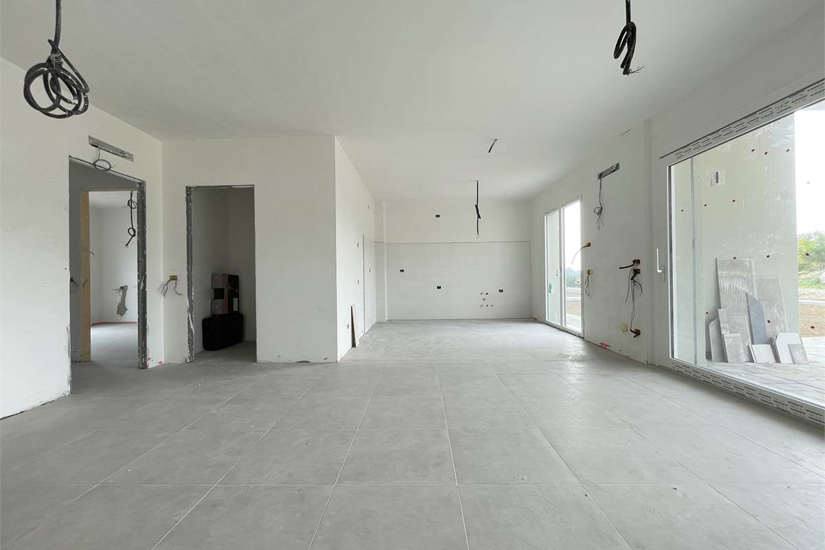 Nuovo trilocale con giardino e box