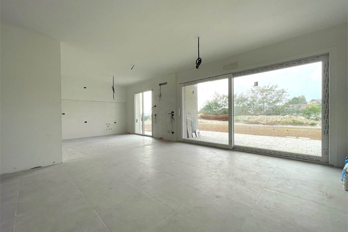 Nuovo trilocale con giardino e box