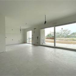 Nuovo trilocale con giardino e box