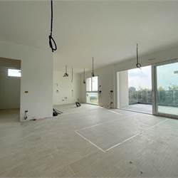 Nuovo trilocale con terrazzo e box